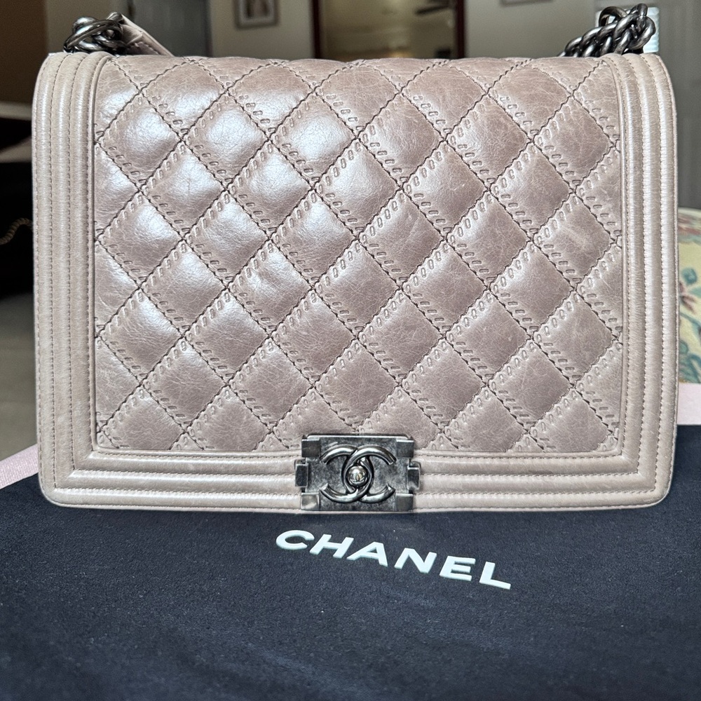 CHANEL Quilted Large Tan Bag with Chain Strap - Picture 2 of 16